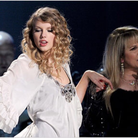Rebecca Taylor Sheer Flouncy Tunic seen on Taylor Swift at 2010 Grammys - Picture 7 of 7